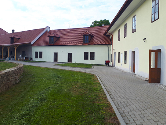 Nádvoří s penzionem